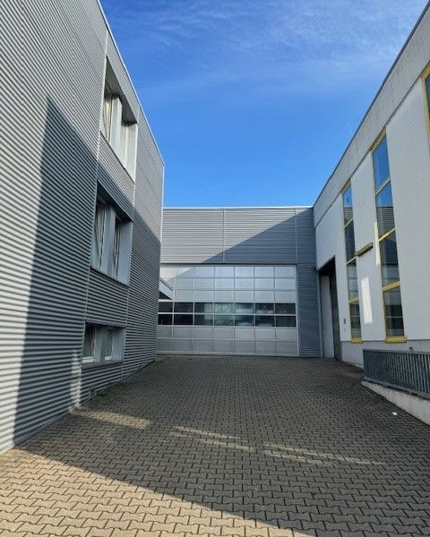 420 m² Lager-/Produktion + 210 m² Bürofläche zu vermieten