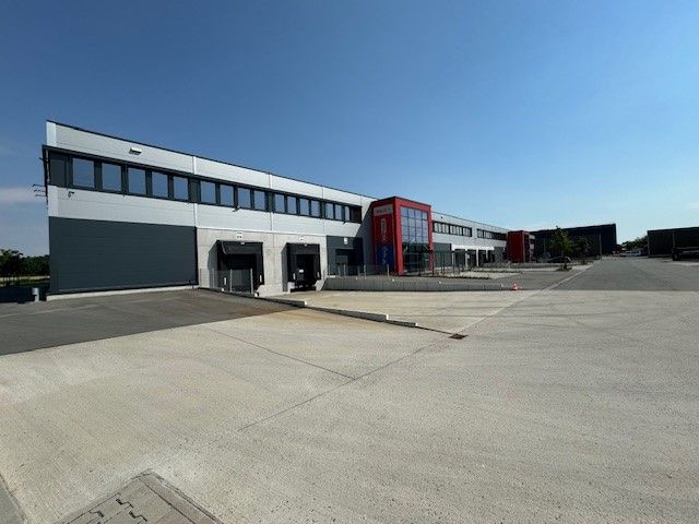 „Sofort verfügbar“  4.618 m² Logistikhalle + 186 m² Büro-/Sozialflächen in Rodgau zu vermieten