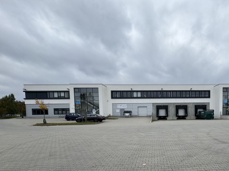 3.068 m² Logistikhalle + 582 m² Büro-/Sozialflächen in Neu-Isenburg zu vermieten